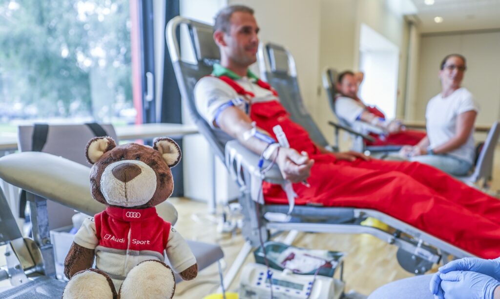 Önkéntes véradással segítettek a győri Audi Hungariánál
